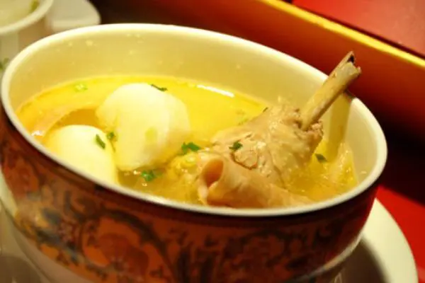 墨鱼煨鸡汤