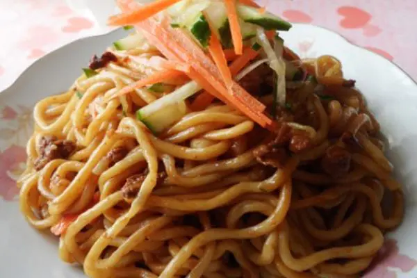 黄豆酱香凉拌面