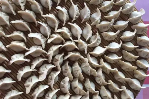 尖椒芹菜肉馅饺子