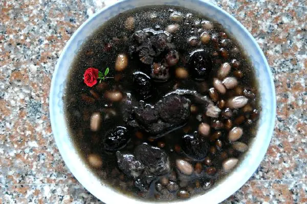 黑豆骨头汤