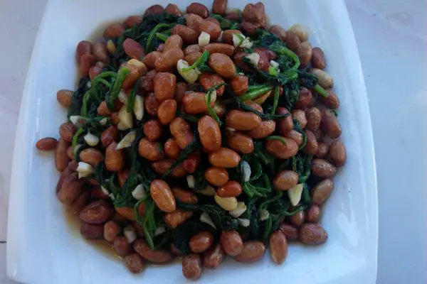 菠菜拌花生米