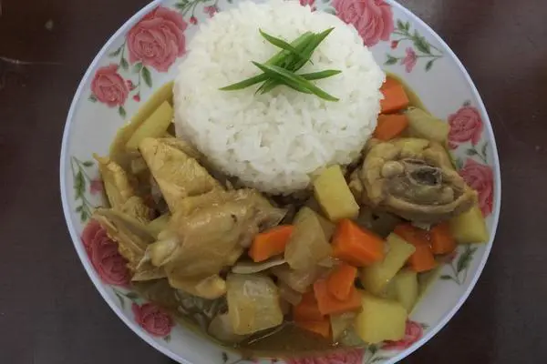 咖喱鸡块饭