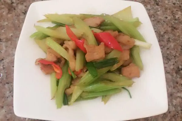 西芹炒肉