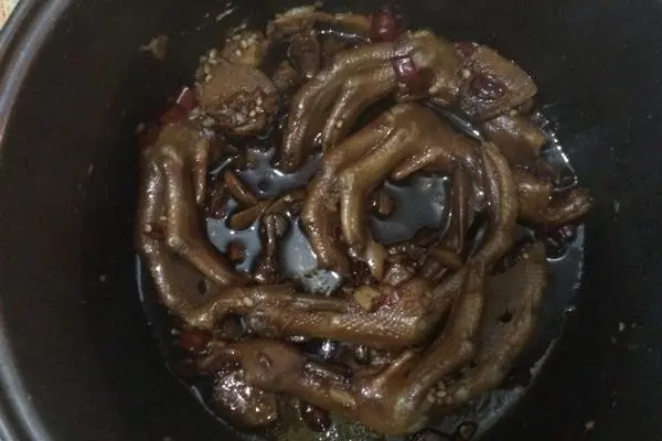 电饭煲酱香鸭脚
