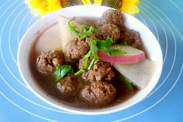 牛肉丸子氽萝卜