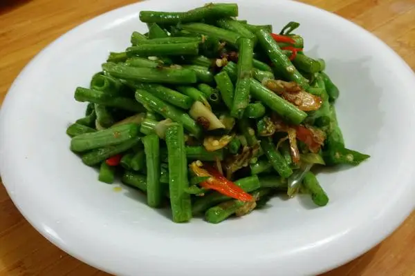 尖辣椒炒豇豆