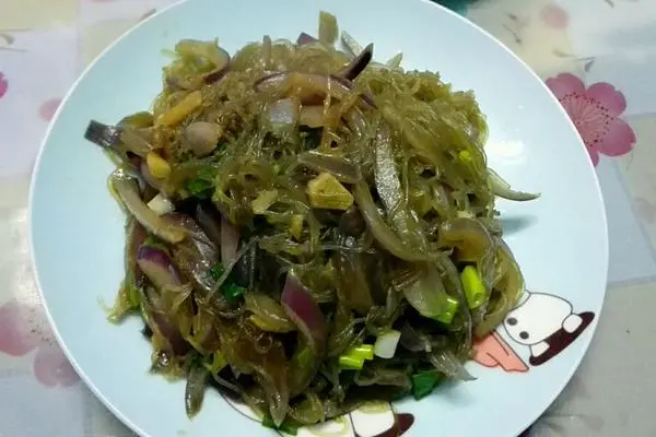 洋葱炒粉丝