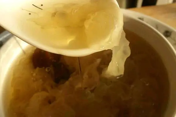 银耳红枣桂圆汤