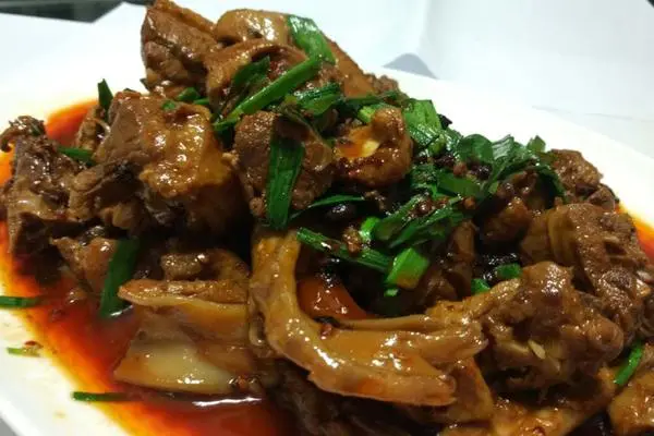 嫩姜豆豉焖番鸭