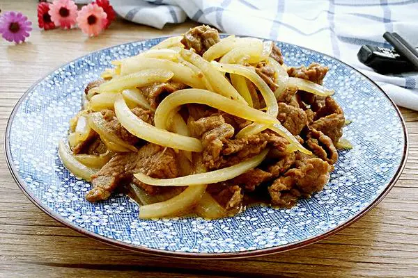 洋葱炒牛肉