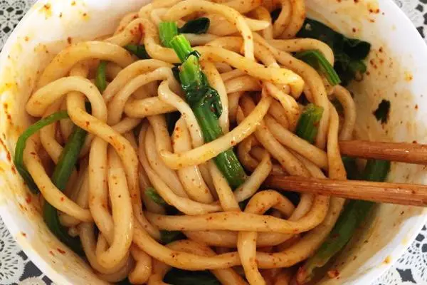 陕西油泼手工棍棍面