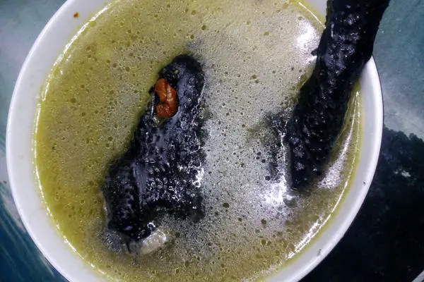 枸杞乌鸡汤