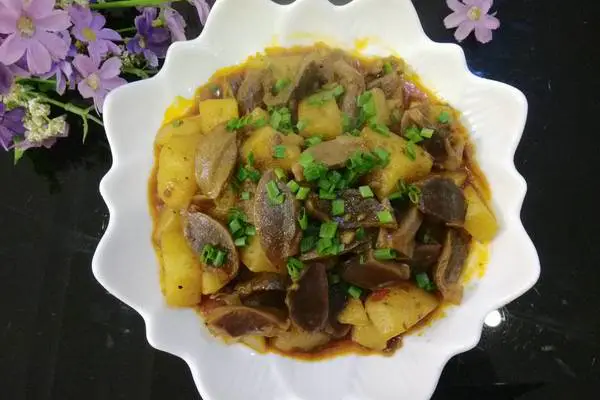 鸭胗烧土豆
