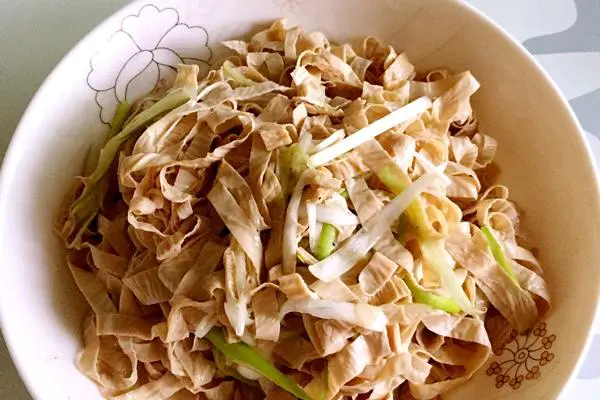 凉拌油豆腐皮