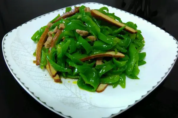 青椒香干炒肉丝