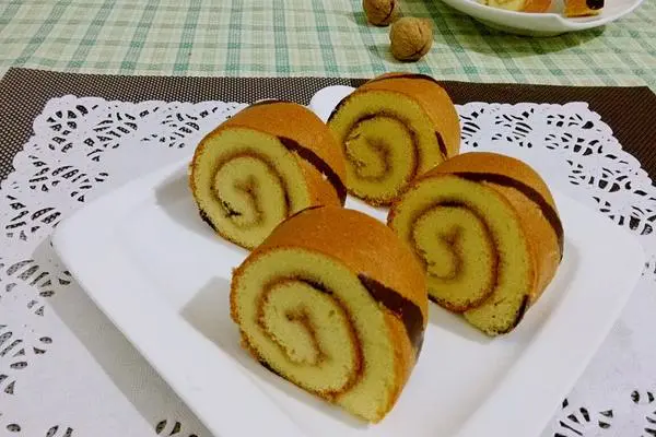 草莓酱蛋糕卷