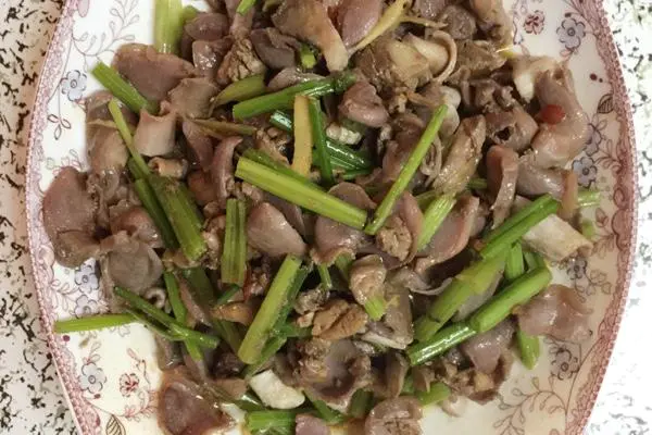 芹菜炒鸡胗