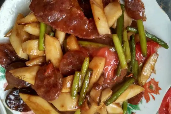 杏鲍菇炒腊肠