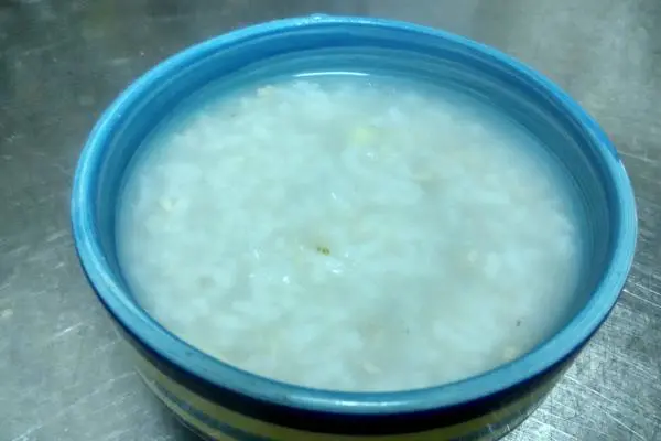 百合莲子瘦肉粥