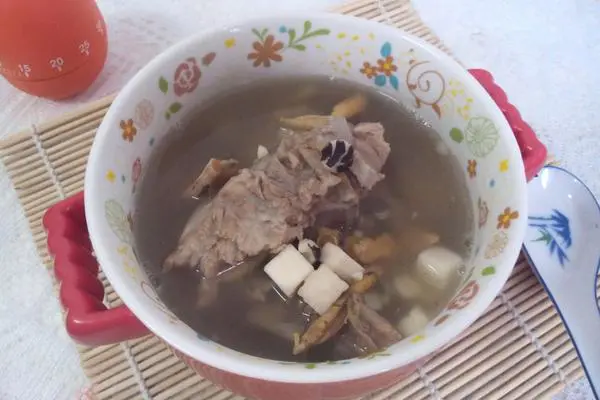 五指毛桃煲猪骨