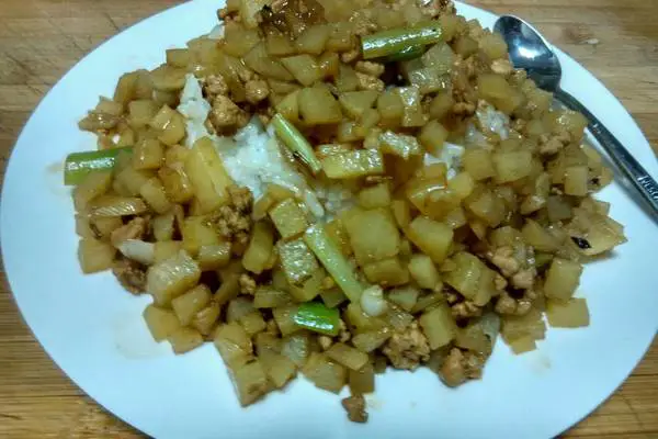 土豆丁盖浇饭