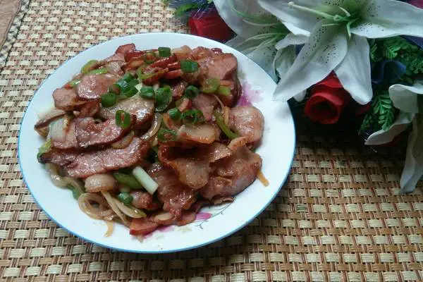 青椒洋葱炒腊肉