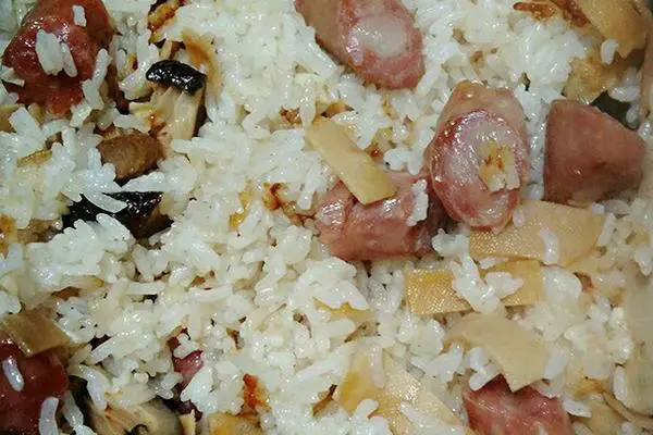 香菇腊肠焖饭