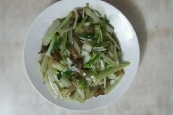 白菜杆炒肉