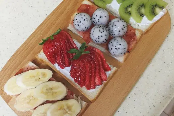 开放式水果三明治