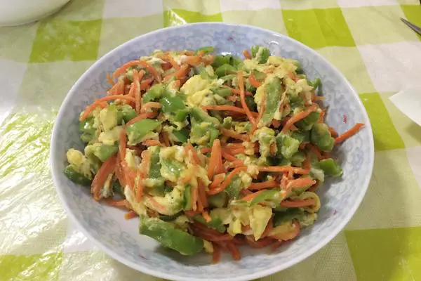 青椒胡萝卜炒蛋
