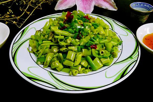青椒炒空心菜杆