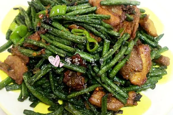 肉炒蒜香豇豆