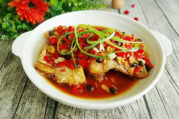 豆豉辣椒蒸鲢鱼
