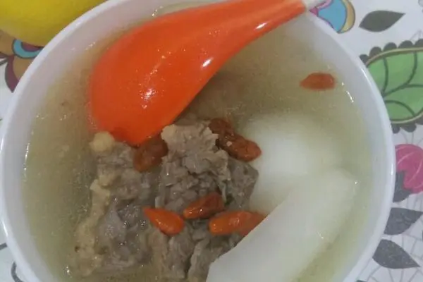 白萝卜牛仔骨汤