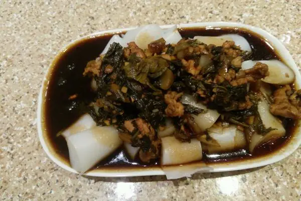 酱拌猪肠粉