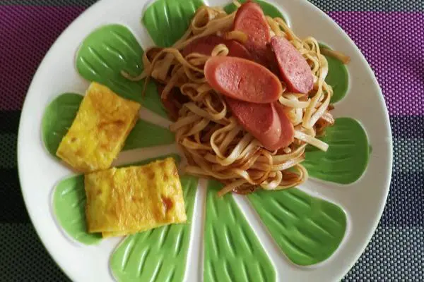 火腿肠炒面