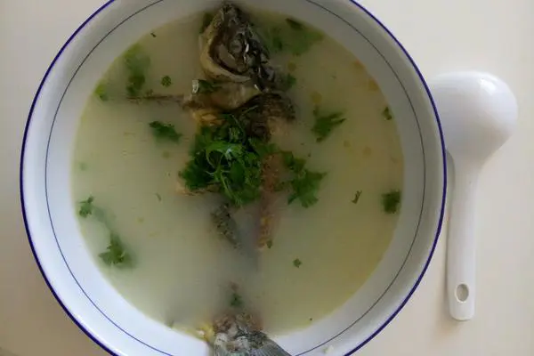 通草鲫鱼汤