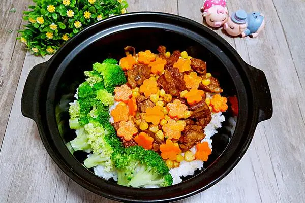 排骨玉米萝卜煲仔饭