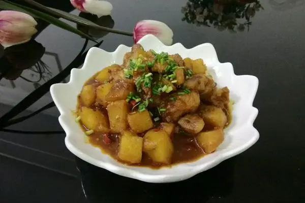 川味土豆红烧肉