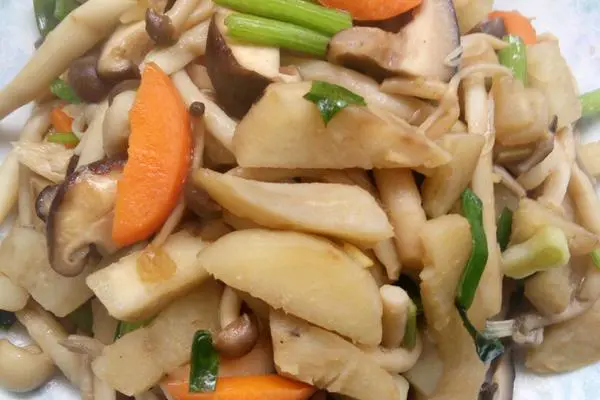 红薯炒杂菌
