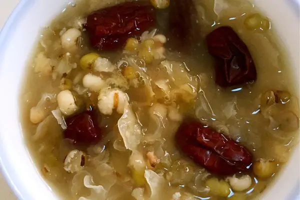 银耳绿豆薏米糖水