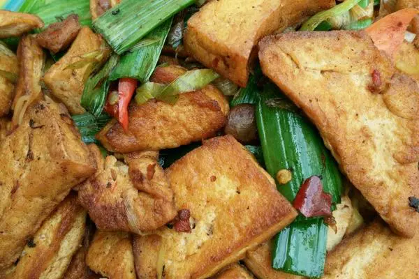 蒜苗爆豆腐