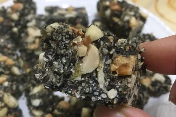 核桃花生黑芝麻糖