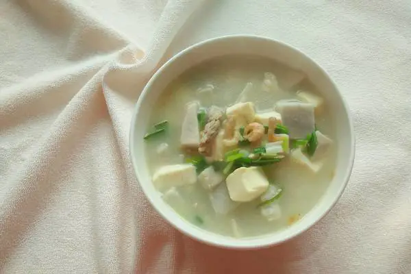 虾米瘦肉芋头豆腐汤