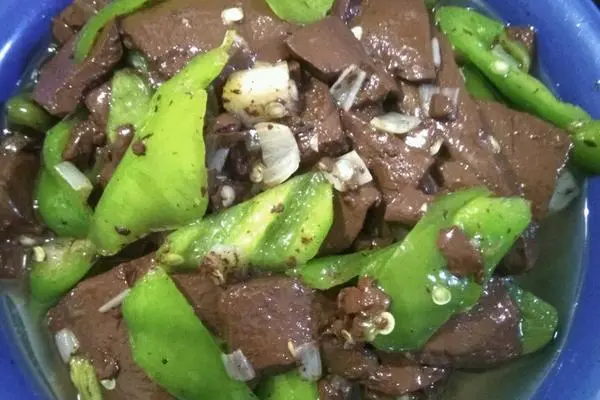 辣椒炒鸭血