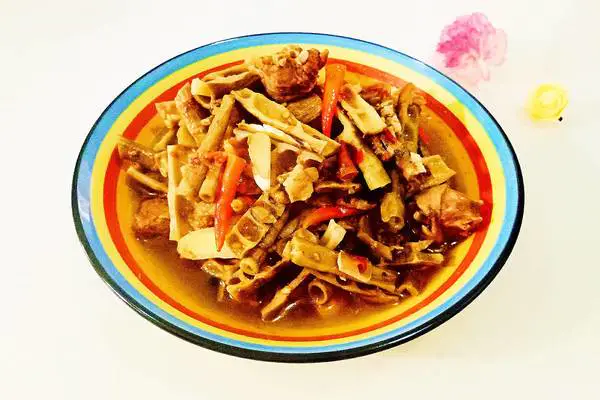 烟笋烧鸭