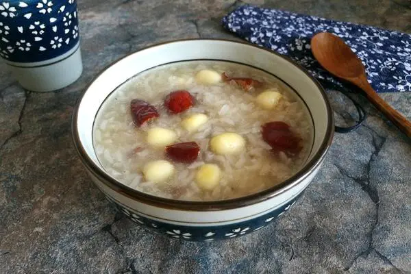 红枣莲子糯米粥