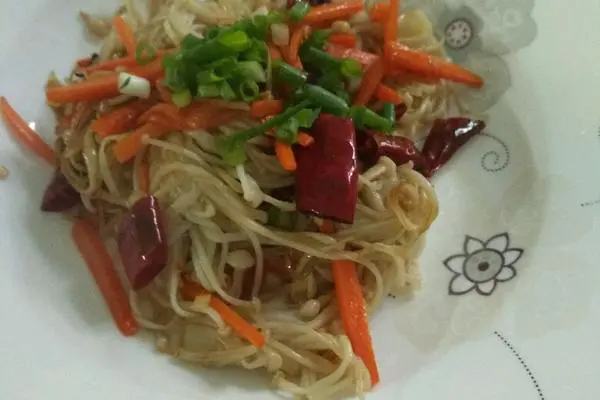 胡萝卜金针菇