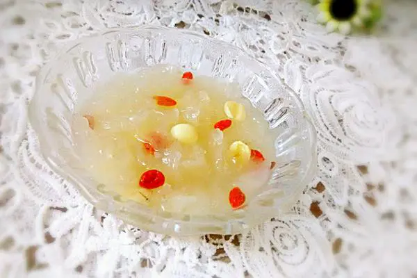 银耳莲子枸杞羹
