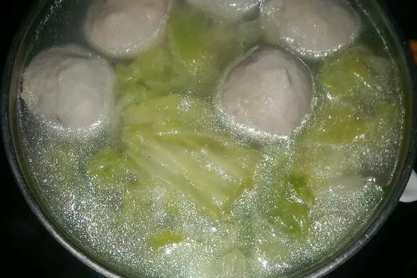 白菜肉丸汤